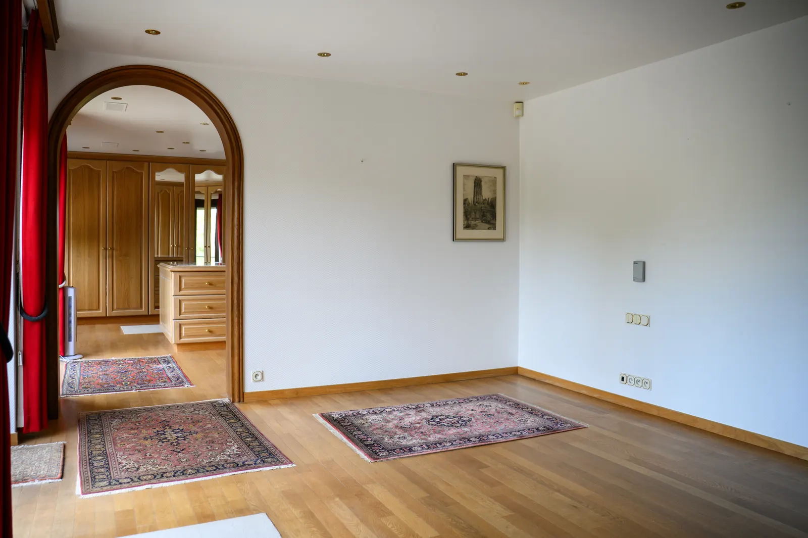 Doorgang van de slaapkamer naar de dressing